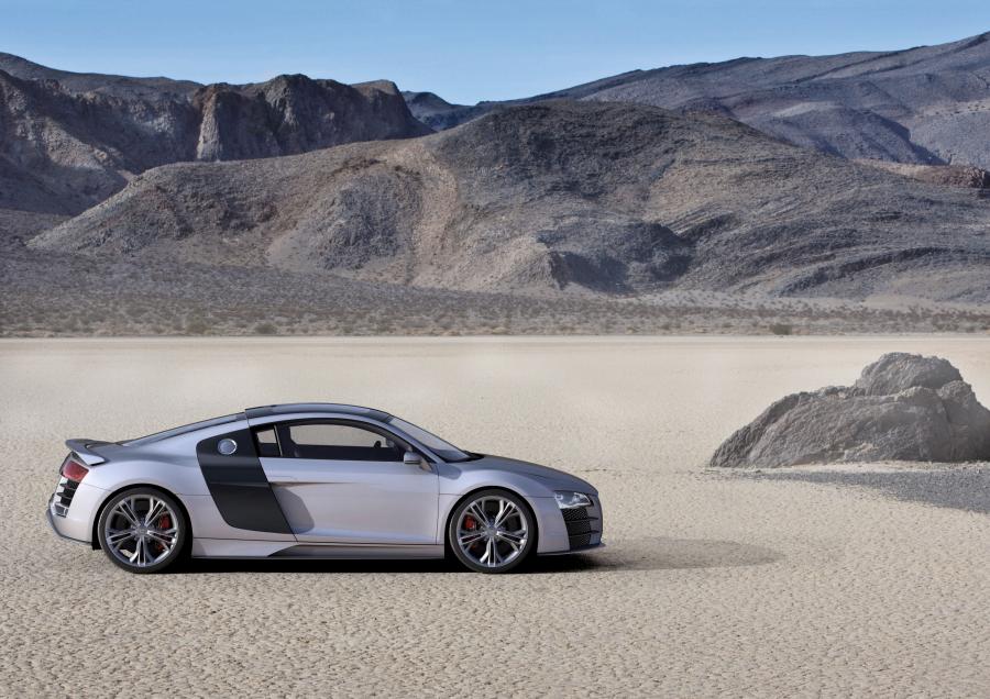  Audi R8 V12 TDI Concept 2008 года  (фото 6 из 18)